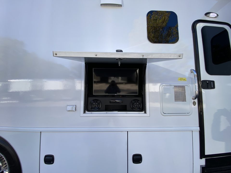 Used 2016 Renegade 45ft 4 Slides
