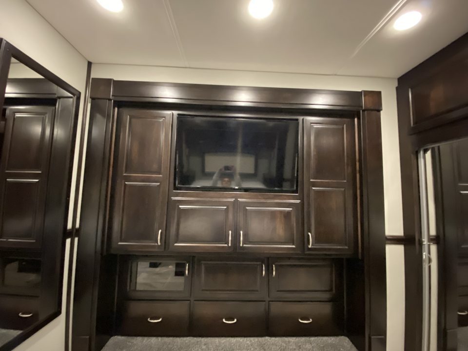 Used 2016 Renegade 45ft 4 Slides