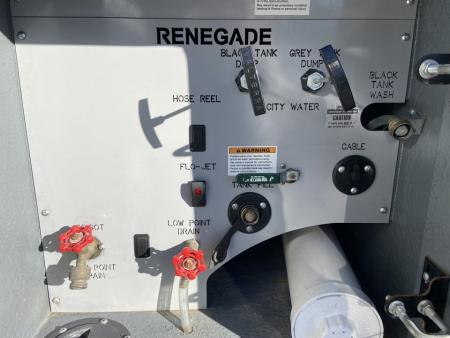 Used 2016 Renegade 45ft 4 Slides