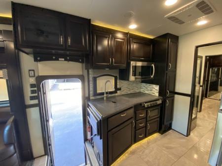 Used 2016 Renegade 45ft 4 Slides
