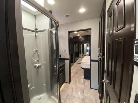 Used 2016 Renegade 45ft 4 Slides