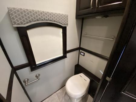 Used 2016 Renegade 45ft 4 Slides