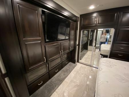 Used 2016 Renegade 45ft 4 Slides