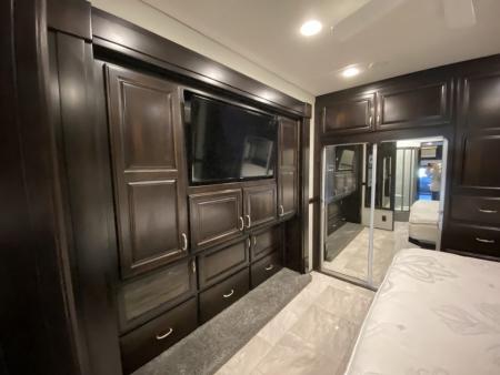 Used 2016 Renegade 45ft 4 Slides