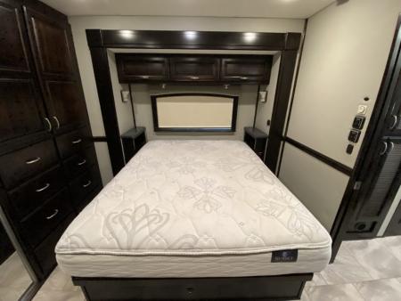 Used 2016 Renegade 45ft 4 Slides