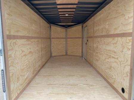 New United UJ-7X16 Enclosed Trailer