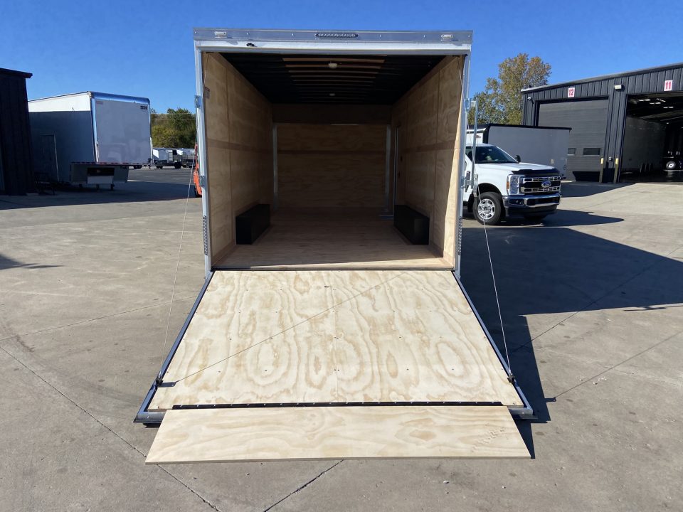 New United Trailers UXT-8.520 Cargo Enclosed Trailer