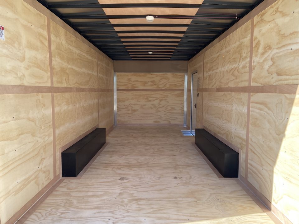 New United Trailers UXT-8.520 Cargo Enclosed Trailer
