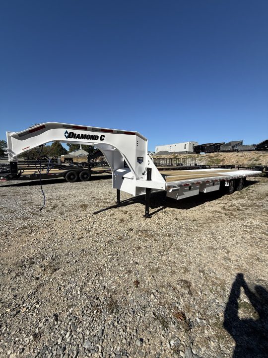 New 2027 Diamond C FMAX 212 30’ Flatbed Trailer, 25.9K GVWR, HYDRAULIC DOVETAIL AND JACKS, ALUMINUM OUTER WHEELS