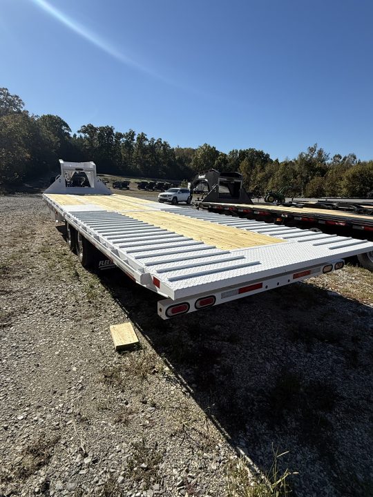 New 2027 Diamond C FMAX 212 30’ Flatbed Trailer, 25.9K GVWR, HYDRAULIC DOVETAIL AND JACKS, ALUMINUM OUTER WHEELS