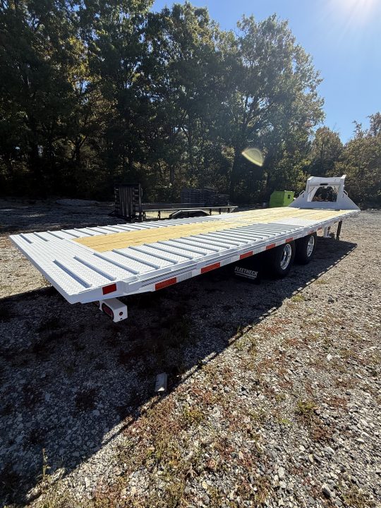 New 2027 Diamond C FMAX 212 30’ Flatbed Trailer, 25.9K GVWR, HYDRAULIC DOVETAIL AND JACKS, ALUMINUM OUTER WHEELS