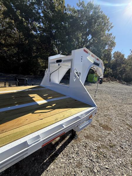 New 2027 Diamond C FMAX 212 30’ Flatbed Trailer, 25.9K GVWR, HYDRAULIC DOVETAIL AND JACKS, ALUMINUM OUTER WHEELS