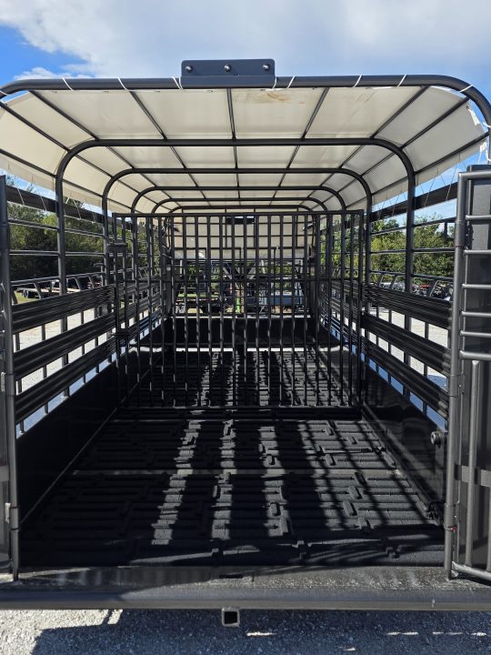 New 2026 Neckover 6'8 X 20 TANDEM GN LIVESTOCK W/ 1 CUT GATE/ BUTTERFLY REAR/ TARP TOP/ RUBBER FLOOR/ 6'8X20 Stock