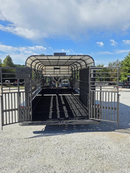 New 2026 Neckover 6'8 X 20 TANDEM GN LIVESTOCK W/ 1 CUT GATE/ BUTTERFLY REAR/ TARP TOP/ RUBBER FLOOR/ 6'8X20 Stock