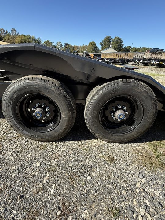 New 2027 Diamond C HXD 210 22’ Tilt Trailer, 23K GVWR, 102” WIDE, DRIVE OVER FENDERS, 2SPD JACK, WINCH PLATE/BED ROLLER