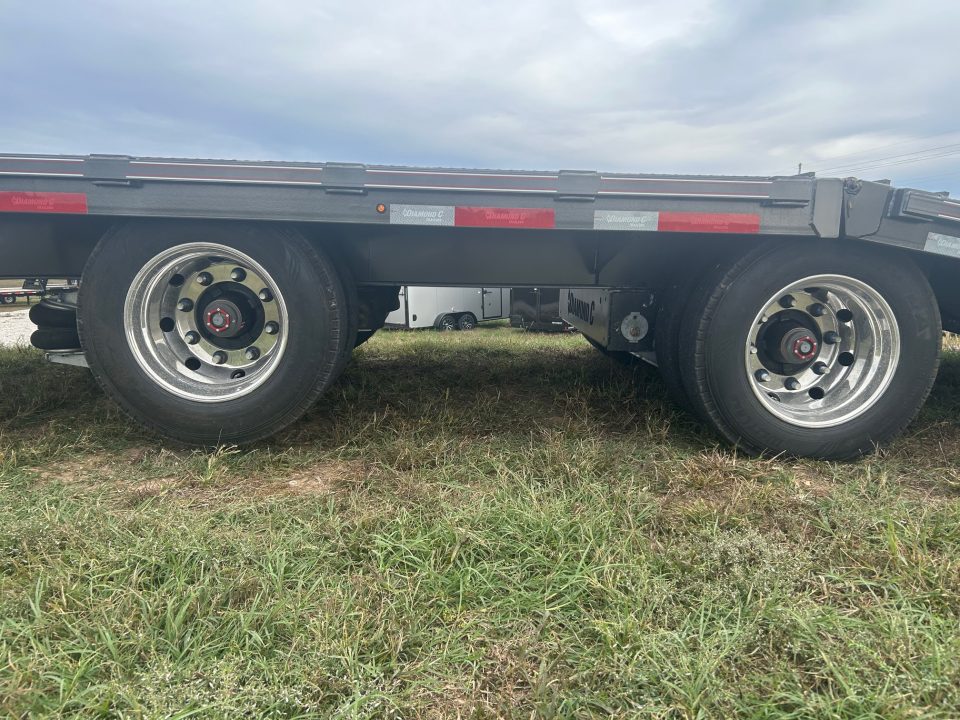 New 2027 Diamond C 102x40 Tandem 40K GN Pacesetter Hydrotail w/ Hydraulic Jacks, Dunnage Rack, & Aluminum Floor