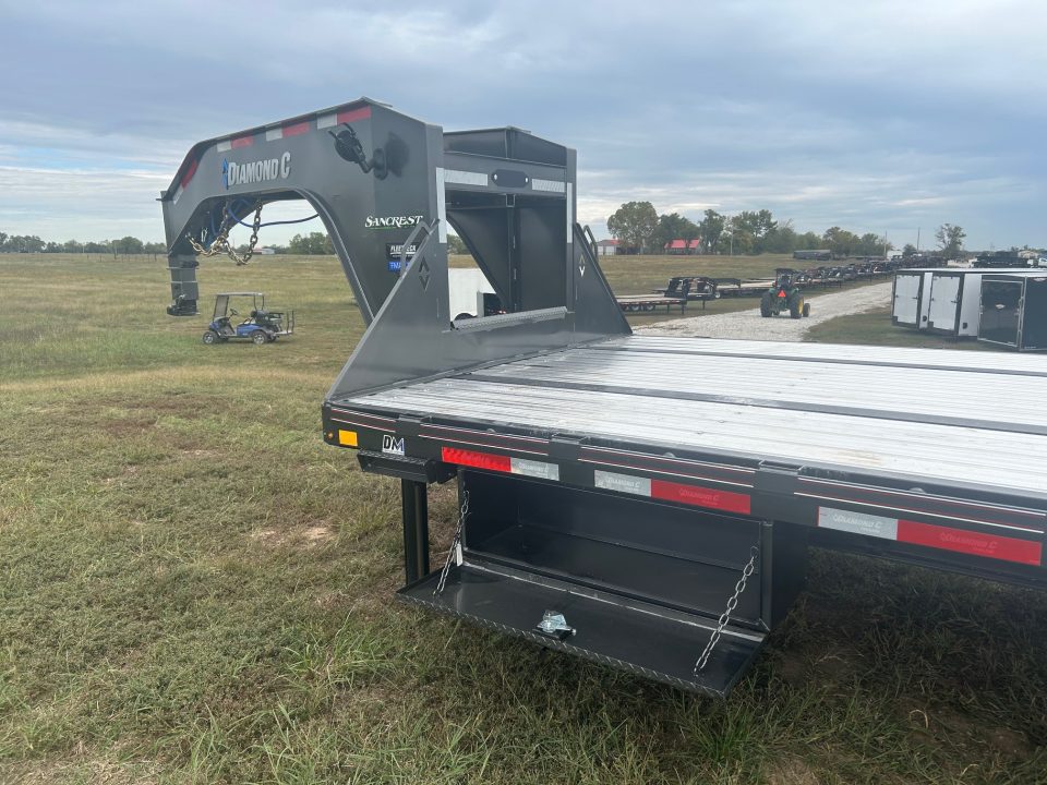 New 2027 Diamond C 102x40 Tandem 40K GN Pacesetter Hydrotail w/ Hydraulic Jacks, Dunnage Rack, & Aluminum Floor