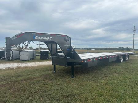 New 2027 Diamond C 102x40 Tandem 40K GN Pacesetter Hydrotail w/ Hydraulic Jacks, Dunnage Rack, & Aluminum Floor