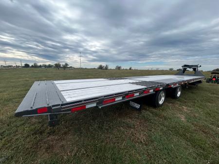 New 2027 Diamond C 102x40 Tandem 40K GN Pacesetter Hydrotail w/ Hydraulic Jacks, Dunnage Rack, & Aluminum Floor