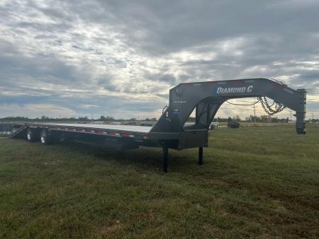 New 2027 Diamond C 102x40 Tandem 40K GN Pacesetter Hydrotail w/ Hydraulic Jacks, Dunnage Rack, & Aluminum Floor