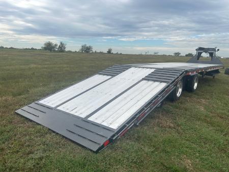 New 2027 Diamond C 102x40 Tandem 40K GN Pacesetter Hydrotail w/ Hydraulic Jacks, Dunnage Rack, & Aluminum Floor