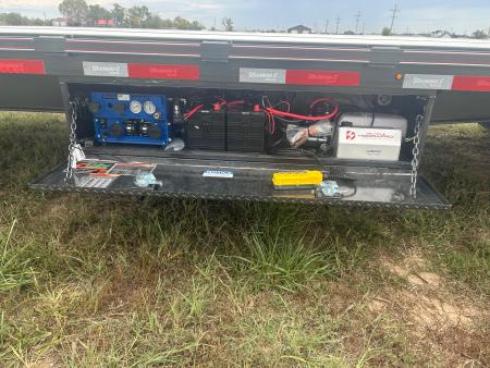 New 2027 Diamond C 102x40 Tandem 40K GN Pacesetter Hydrotail w/ Hydraulic Jacks, Dunnage Rack, & Aluminum Floor