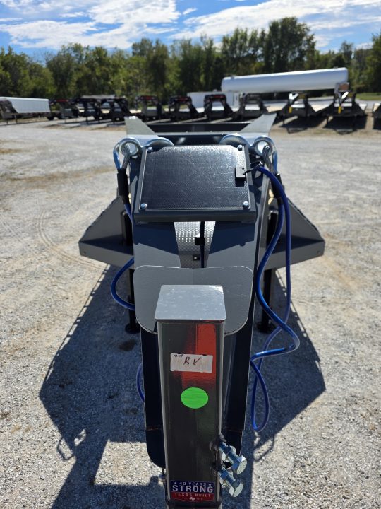 New 2027 Diamond C 102 X 32 Trailers FMAX210 TANDEM DUAL GN HYDROTAIL W/ STEEL RUNNERS/ HYDRO JACKS