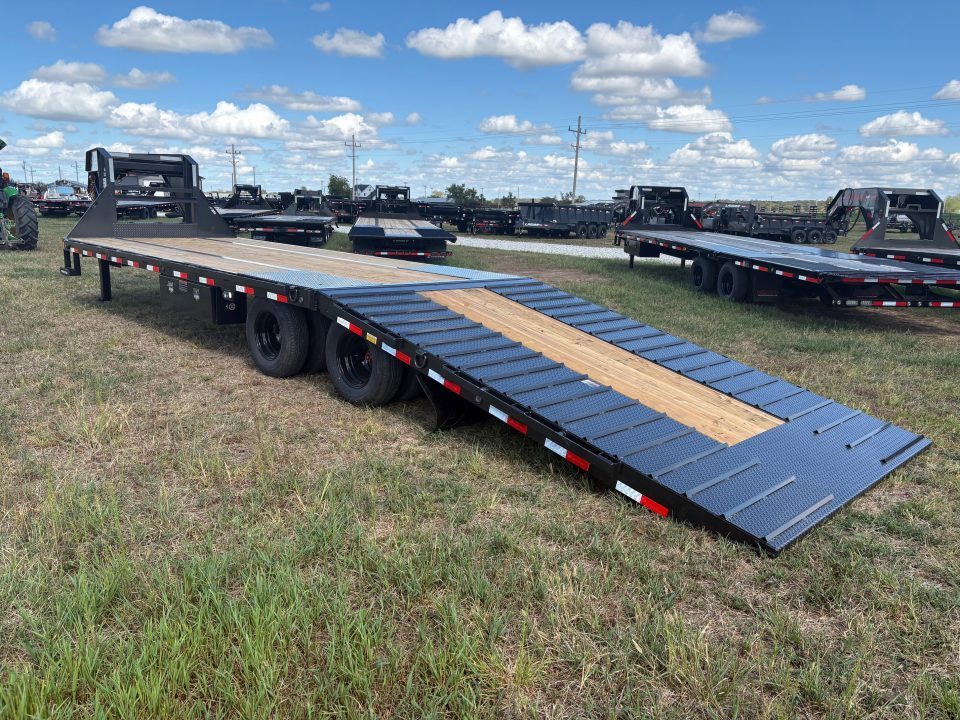 New 2027 Load Trail 102x32 Tandem 25.9K GN Hydrotail Flatbed Trailer W/ Steel Runners, Hydro Jacks, & 14 Ply Tires