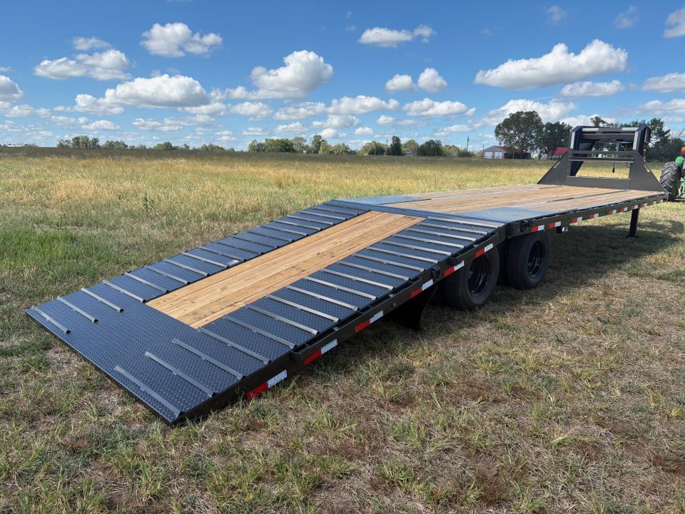 New 2027 Load Trail 102x32 Tandem 25.9K GN Hydrotail Flatbed Trailer W/ Steel Runners, Hydro Jacks, & 14 Ply Tires