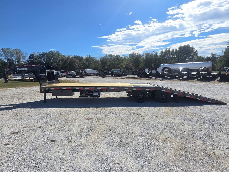 New 2027 Diamond C Trailers 102 X 32 FMAX216 TANDEM DUAL GN PACESETTER HYDROTAIL W/ STEEL RUNNERS/ HYDRO JACKS/ 102X32 Flatbed Trailer
