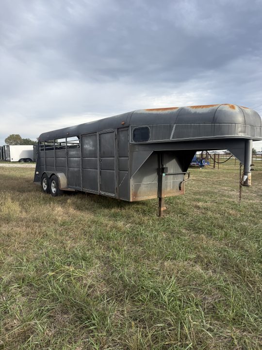 Used 2003 Calico Trailers 3 horse slant Horse Trailer
