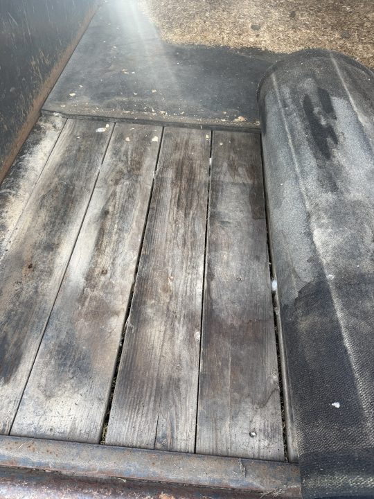 Used 2003 Calico Trailers 3 horse slant Horse Trailer