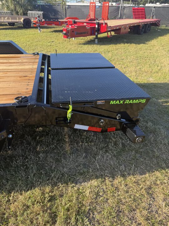 New 2027 Load Trail CH8324073 Equipment Trailer 83”x24’WITH MAX RAMPS