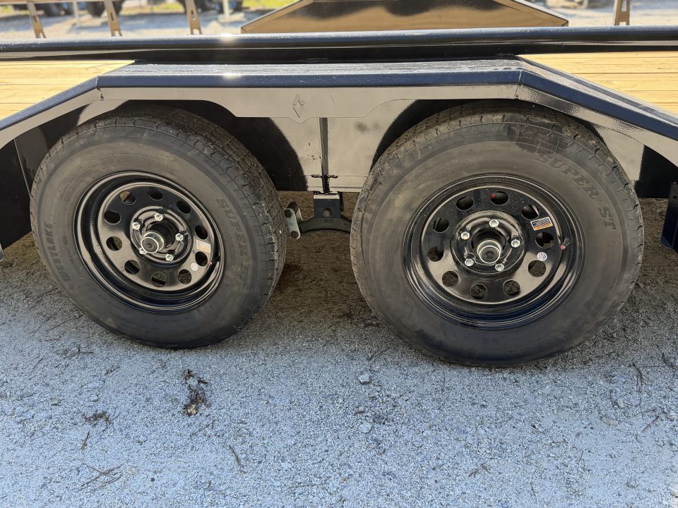 New 2027 Diamond C Black GTU235 83"x18'