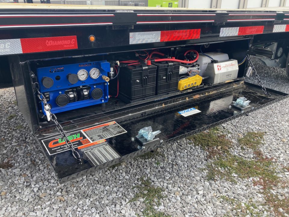 New 2027 Diamond C Trailers 102x53 TANDEM 40K STEP DECK HYDROTAIL W/ STEEL RUNNERS, HYDROJACKS, AIR RIDE, FRONT LIFT AXLE & WIRELESS REMOTE Flatbed Trailer