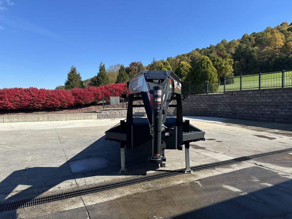 New Buckshot 30' Bolt HD Gooseneck w/Hydraulic Dovetail