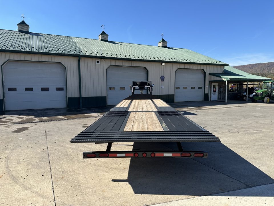 New Buckshot 32' Bolt HD Gooseneck w/Hydraulic Dovetail