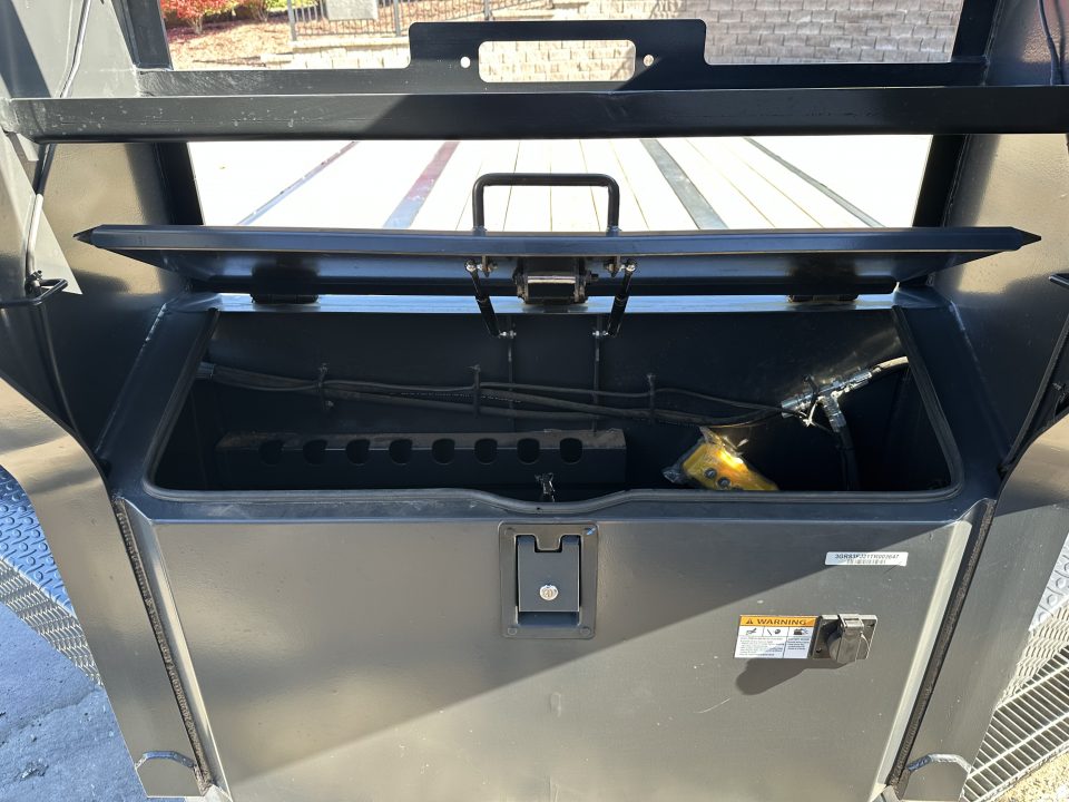 New Buckshot 32' Bolt HD Gooseneck w/Hydraulic Dovetail