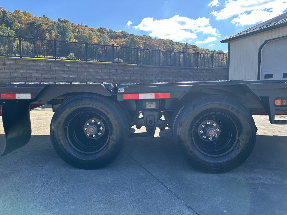 New Buckshot 32' Bolt HD Gooseneck w/Hydraulic Dovetail