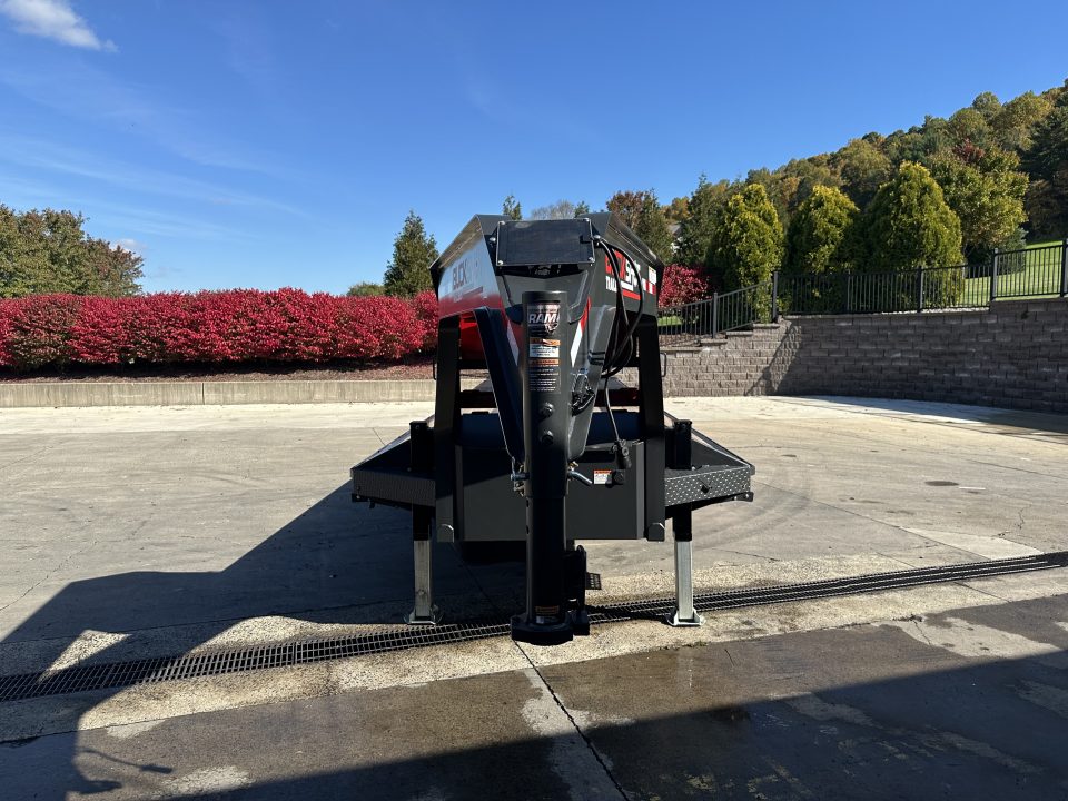 New Buckshot 32' Bolt-HD Gooseneck w/ Hydraulic Dovetail