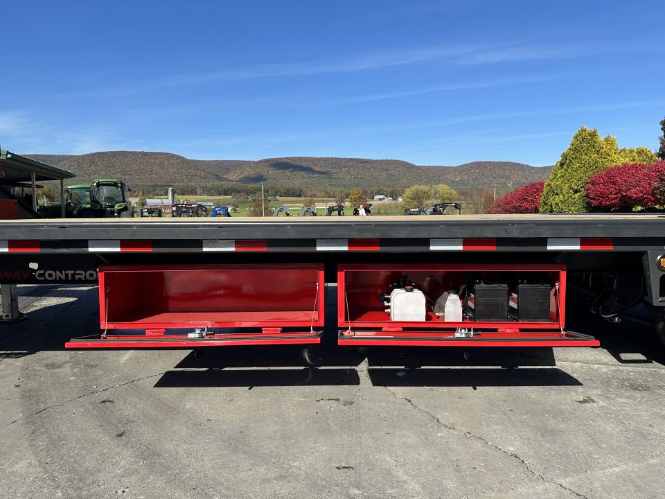 New Buckshot 32' Bolt-HD Gooseneck w/ Hydraulic Dovetail