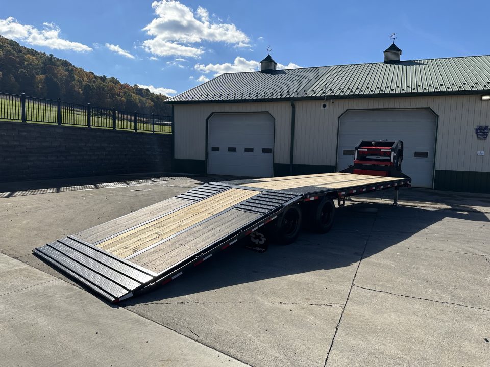 New Buckshot 32' Bolt-HD Gooseneck w/ Hydraulic Dovetail