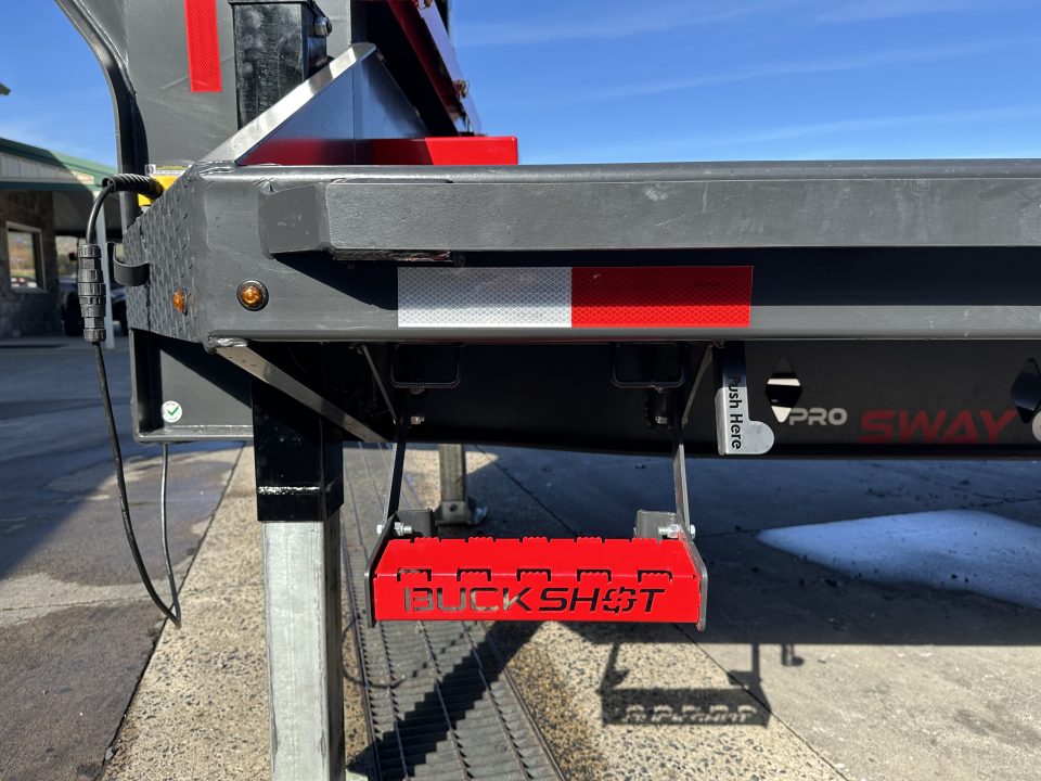 New Buckshot 32' Bolt-HD Gooseneck w/ Hydraulic Dovetail