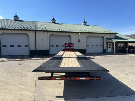New Buckshot 32' Bolt-HD Gooseneck w/ Hydraulic Dovetail