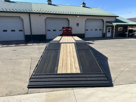 New Buckshot 32' Bolt-HD Gooseneck w/ Hydraulic Dovetail