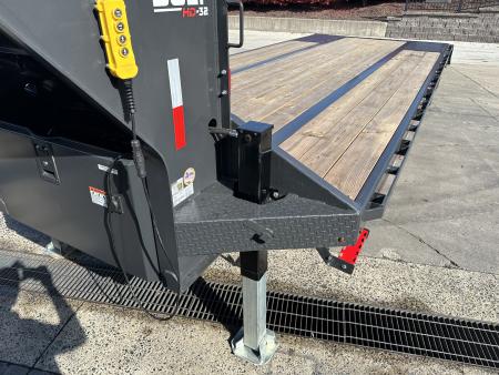 New Buckshot 32' Bolt-HD Gooseneck w/ Hydraulic Dovetail