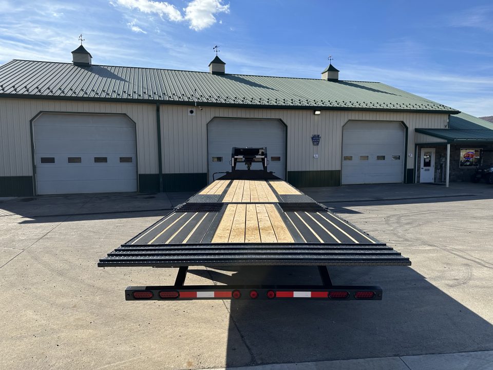 New Buckshot 32' Bolt HD Gooseneck w/Hydraulic Dovetail