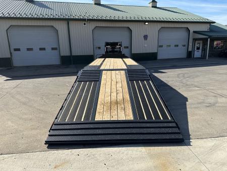 New Buckshot 32' Bolt HD Gooseneck w/Hydraulic Dovetail
