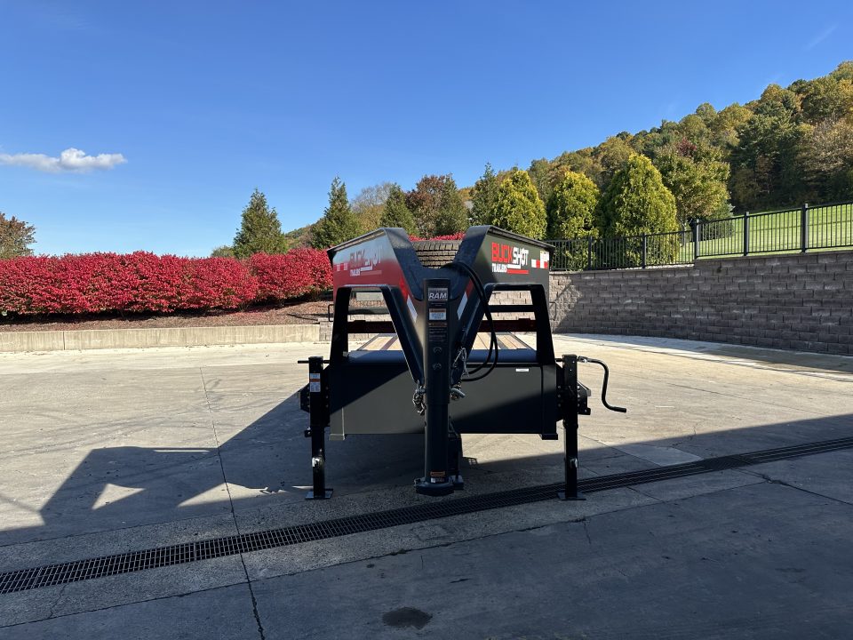 New 2027 Buckshot 30' Low-Pro Gooseneck w/Max Ramps