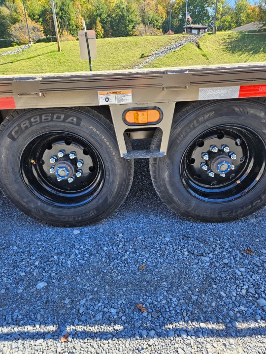 New 2027 Diamond C DET210 DECK OVER POWER TILT TRAILER WITH REMOTE ** ABS BRAKES** SOLAR CHARGER HYDRO JACK